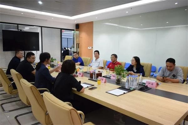 四信將與集美大學(xué)緊密攜手，在人才培養(yǎng)、引進(jìn)、使用、學(xué)生實(shí)習(xí)實(shí)訓(xùn)、高校科研平臺(tái)延伸、科技成果轉(zhuǎn)化、智庫(kù)建設(shè)等方面開(kāi)展深度戰(zhàn)略合作