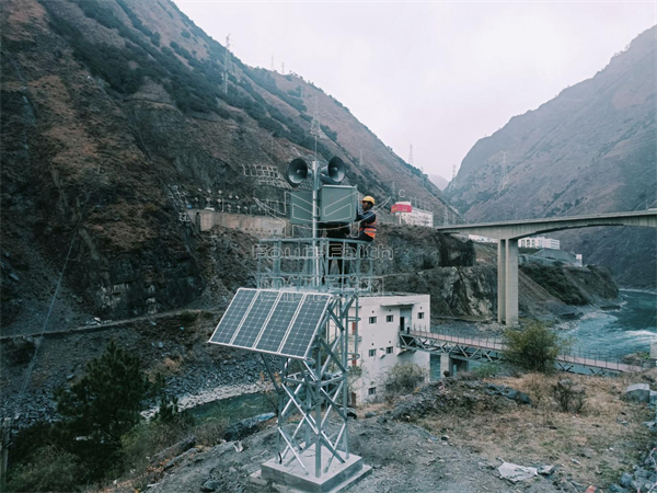 四川雅礱江兩河口水電站泄洪預警太陽能供電項目設備應用現場圖1